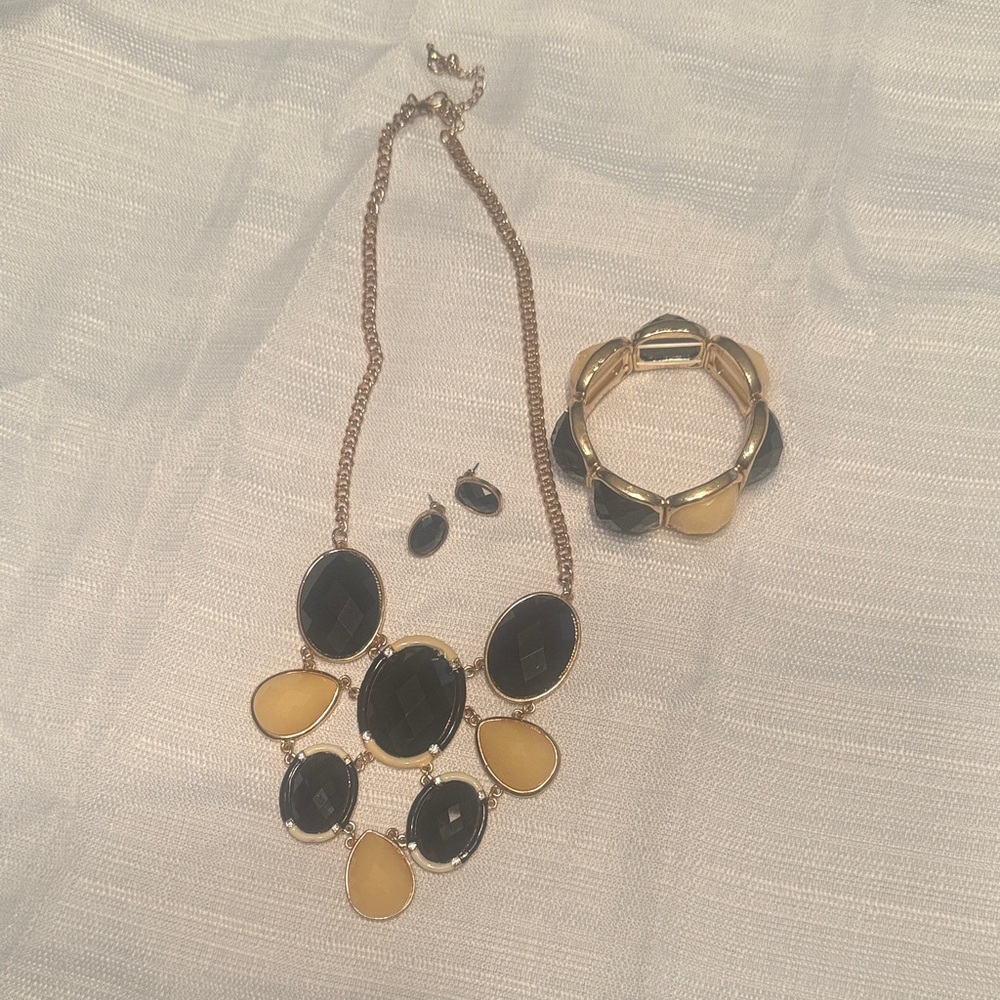 Elegant Gold and Black Necklace Set